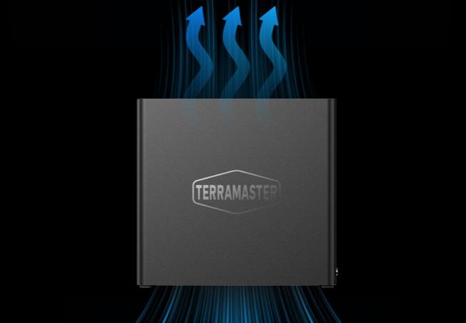 對(duì)比后，才發(fā)現(xiàn)鐵威馬 D4 SSD 智能溫控 PWM 有多重要