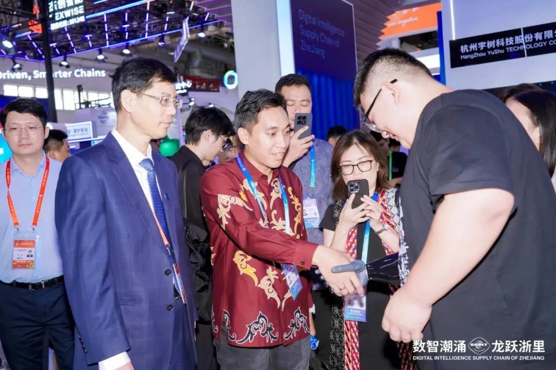 “裝上這只手，我又能和世界握手了”丨全國肢殘人活動日
